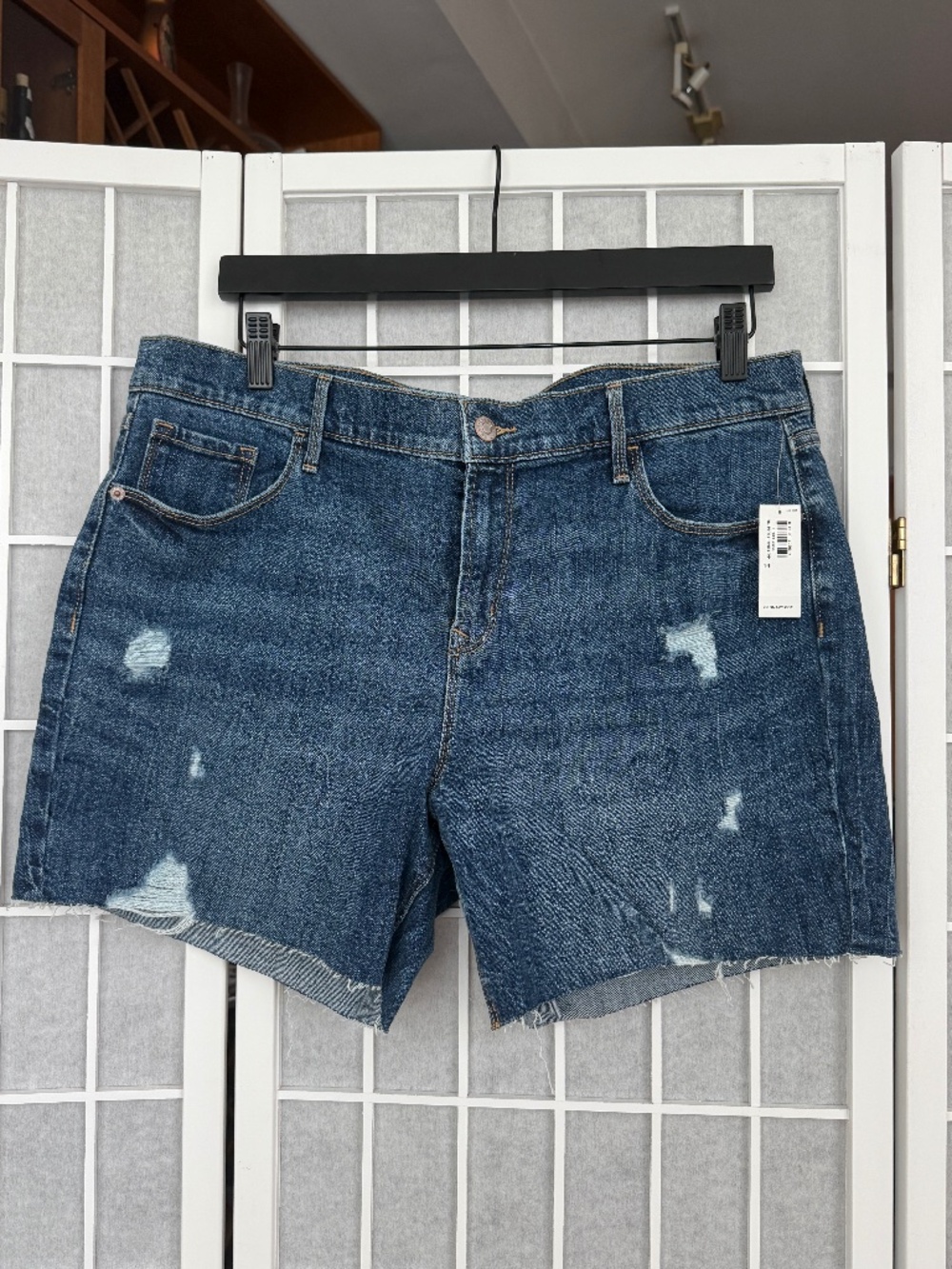 NWT Old Navy Distressed Denim Shorts Size 14